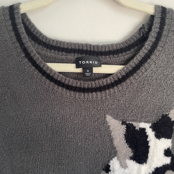 TORRID Grey Star Camo Print Knit Crewneck Sweater Women’s Size 0 Large - Picture 5 of 7